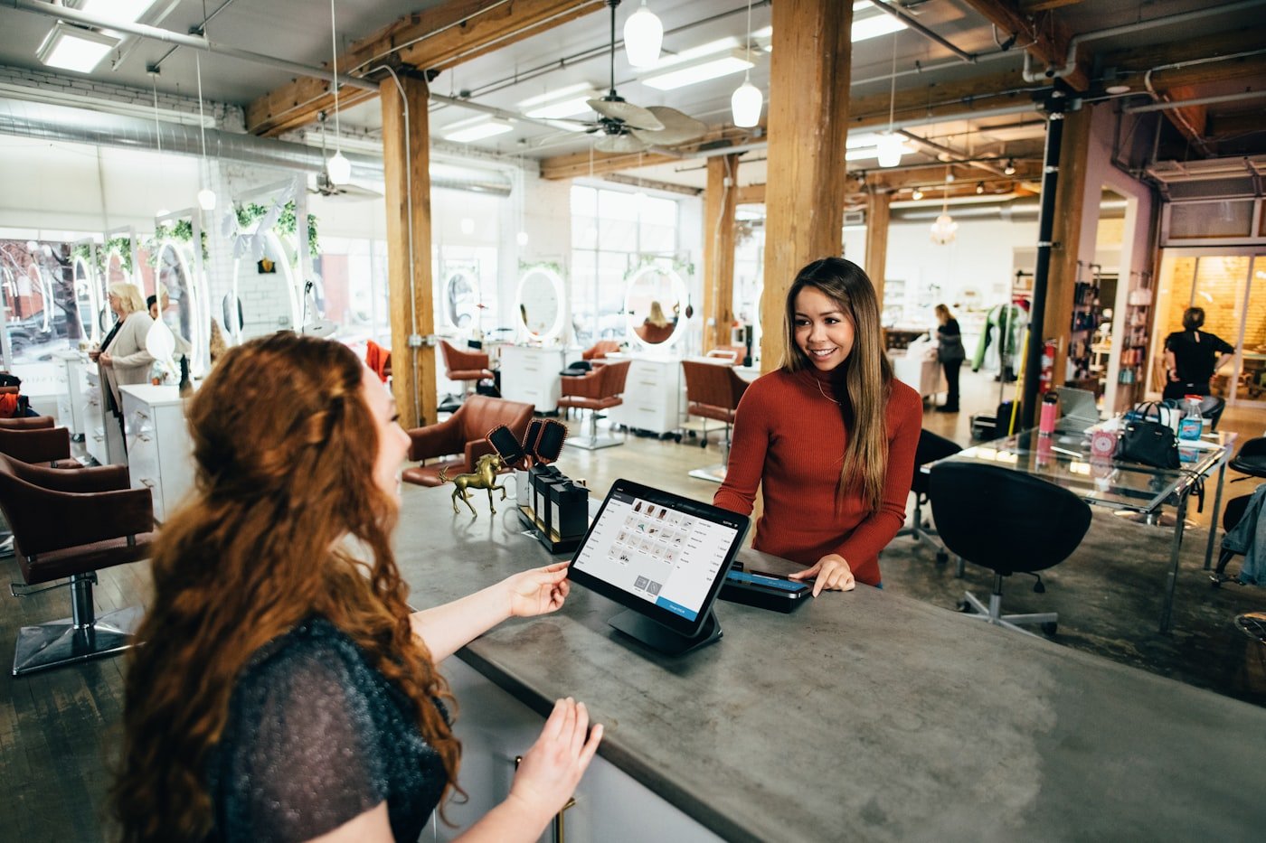 WooCommerce developer vs Shopify developer ecommerce comparison